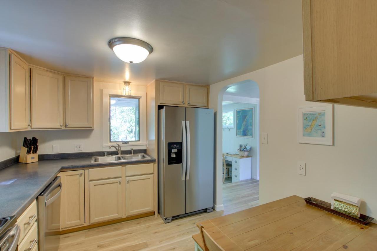 Updated Home With Deck 2 Mi To Sister Bay Beach! Екстер'єр фото